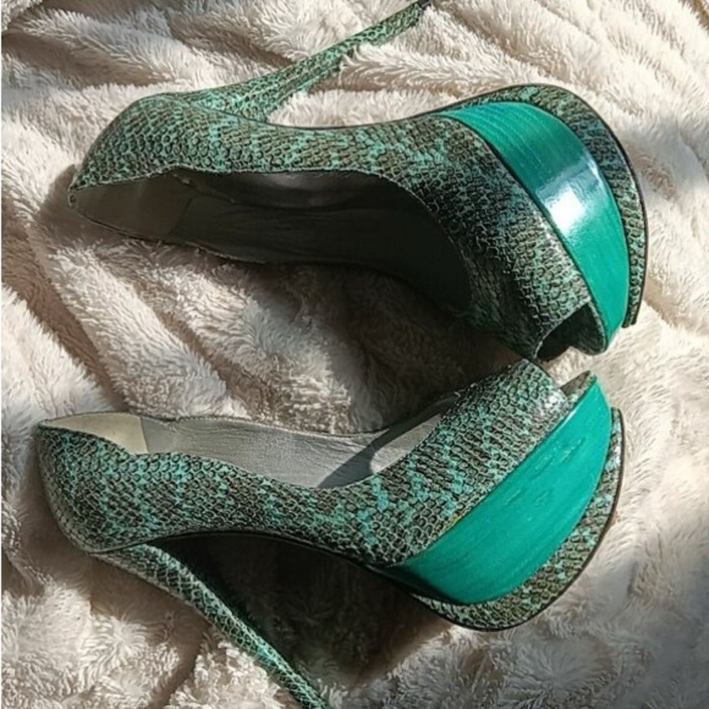 Stuart Weitzman peep toe platform heel